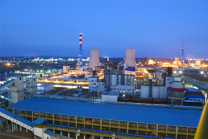 夜幕下(xià)的(de)發電(diàn)廠(chǎng).jpg
